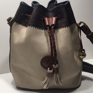 Vintage Grand Teton Dooney & Bourke bucket bag